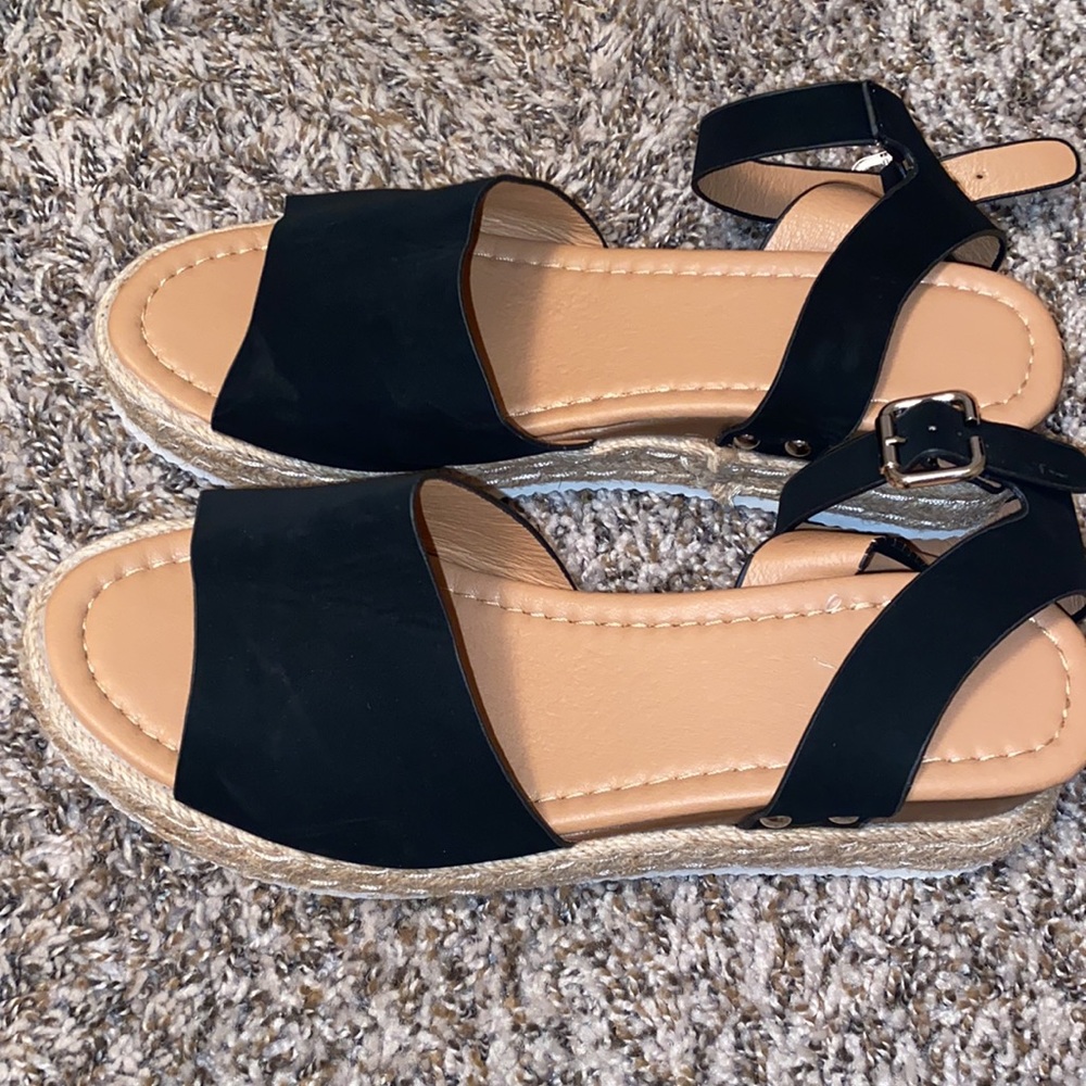 Platform Shoes - Picture 2 of 3
